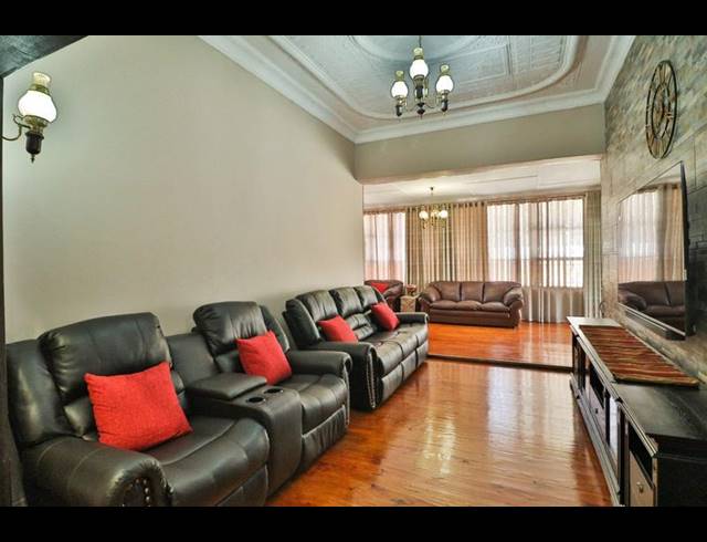 4 BEDROOM HOUSE FOR SALE IN KENSINGTON